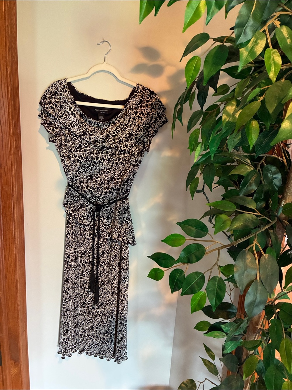 Classic Sz.8 Black & White printed pattern Belted Dress.